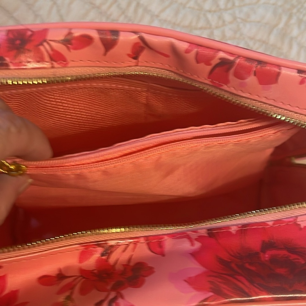 🌺BANDO 4 Piece FLORAL DUFFEL,MAKEUP BAG, ZIP BAG & NECK REST SET - Picture 8 of 12